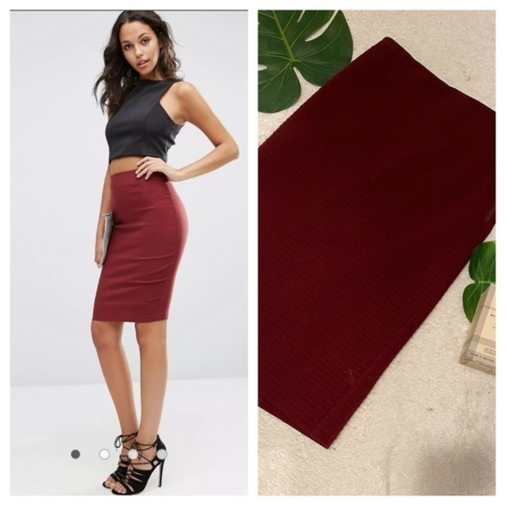 Loft high waisted stretch pencil skirt w/ side zip and back kick pleat!❤️
